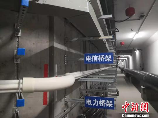 图为综合地下管廊待安装区域的不同类型桥架。 高康迪 摄 图为综合地下管廊待安装区域的不同类型桥架。 高康迪 摄